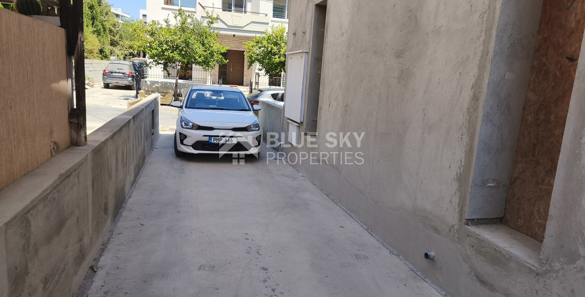 Spacious 1 Bed Top Floor upper house/Apartment in Panthea