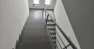 Spacious 1 Bed Top Floor upper house/Apartment in Panthea