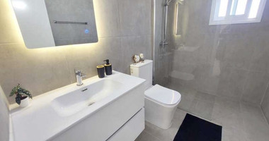 Full Building Investment: Four two Bedroom Apartments in Kato Paphos for sale