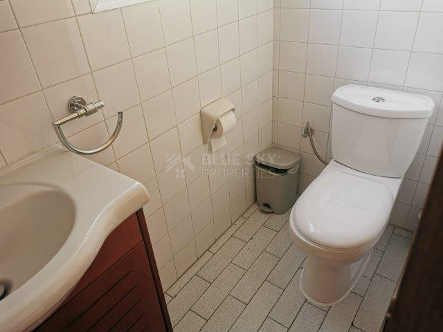Spacious 200 m² Office for Rent in Agia Zoni