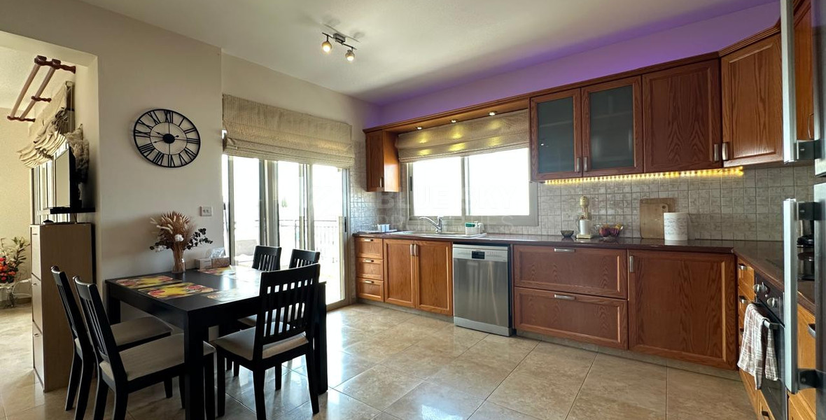 Modern Renovated Two-Bedroom Apartment with Panoramic Sea & City Views | Panthea