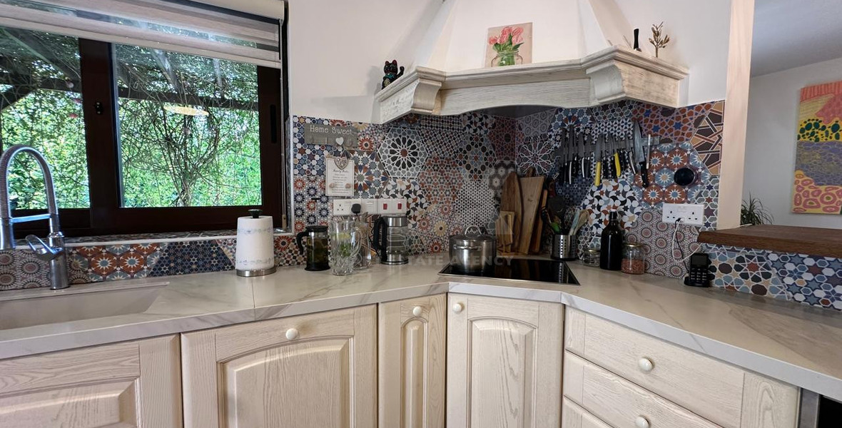 For Sale Contemporary Six-Bedroom Luxury Villa with Private Pool & Smart Home Technology, Souni
