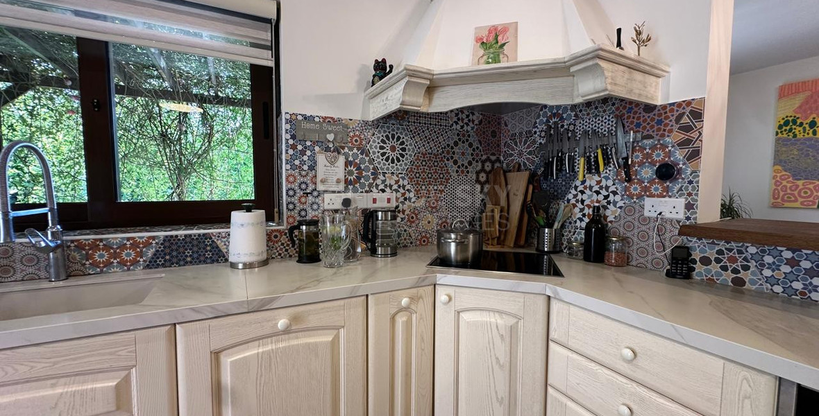For Sale Contemporary Six-Bedroom Luxury Villa with Private Pool & Smart Home Technology, Souni