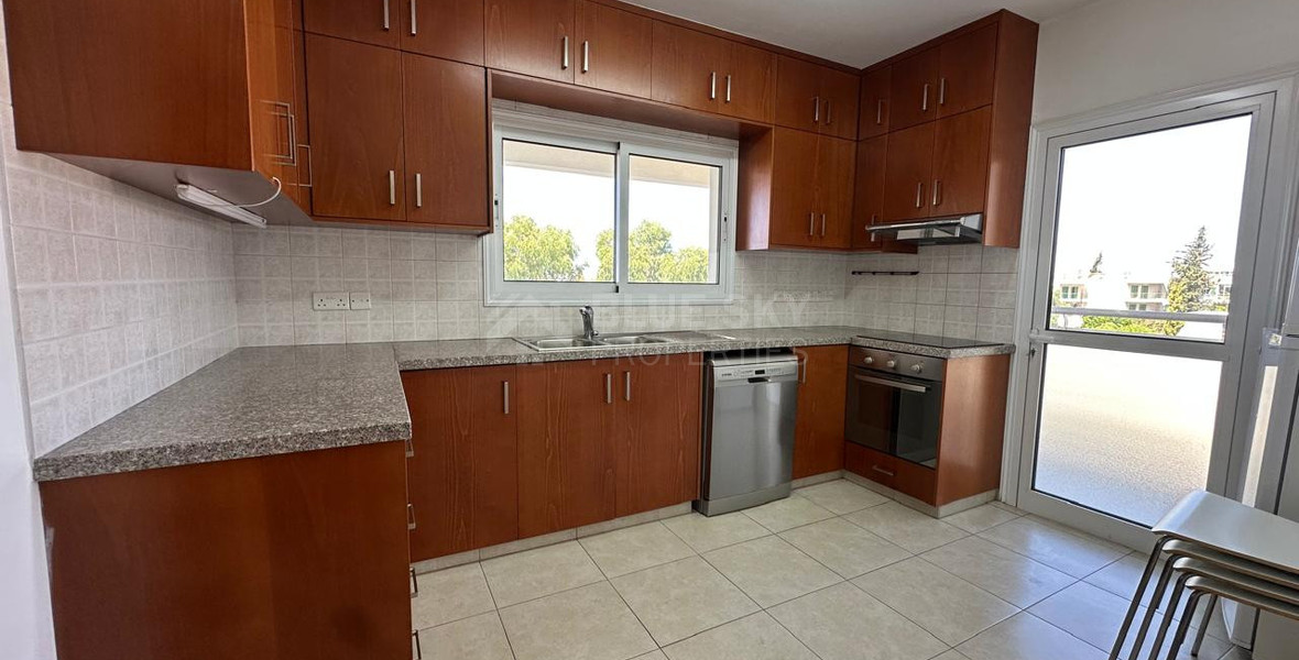 Modern Three-Bedroom Fully Furnished Apartment for Rent or Ren-to-Purchase| Kato Polemidia