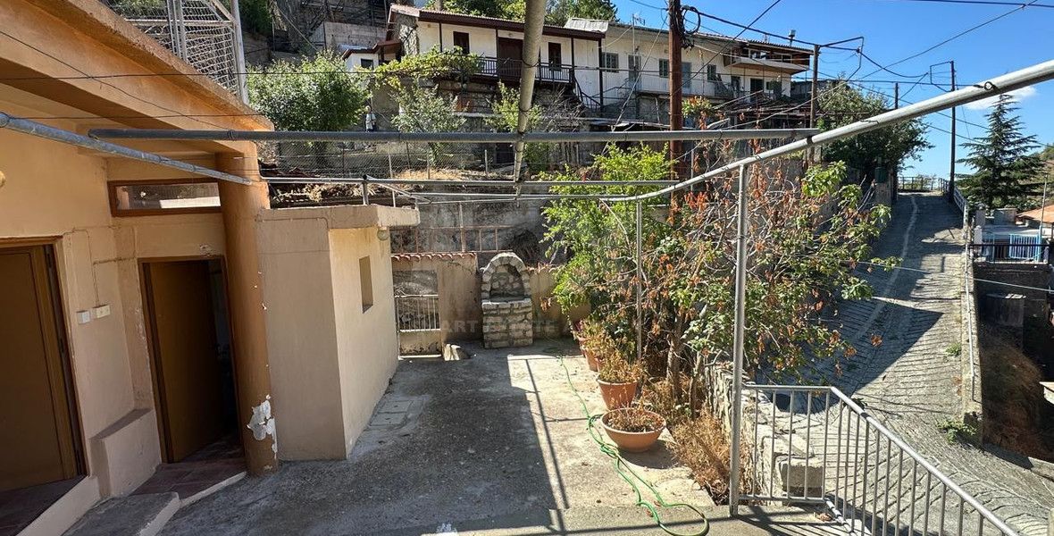 Three bedroom Detached  House for Sale – Kaminaria