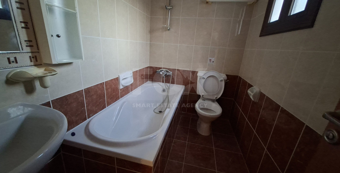 FOUR BEDROOM BUNGALOW HOUSE FOR RENT