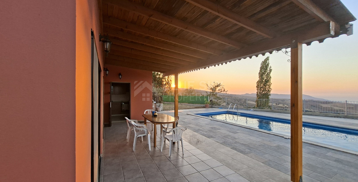 FOUR BEDROOM BUNGALOW HOUSE FOR RENT
