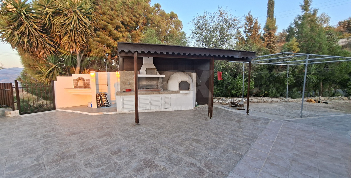 FOUR BEDROOM BUNGALOW HOUSE FOR RENT