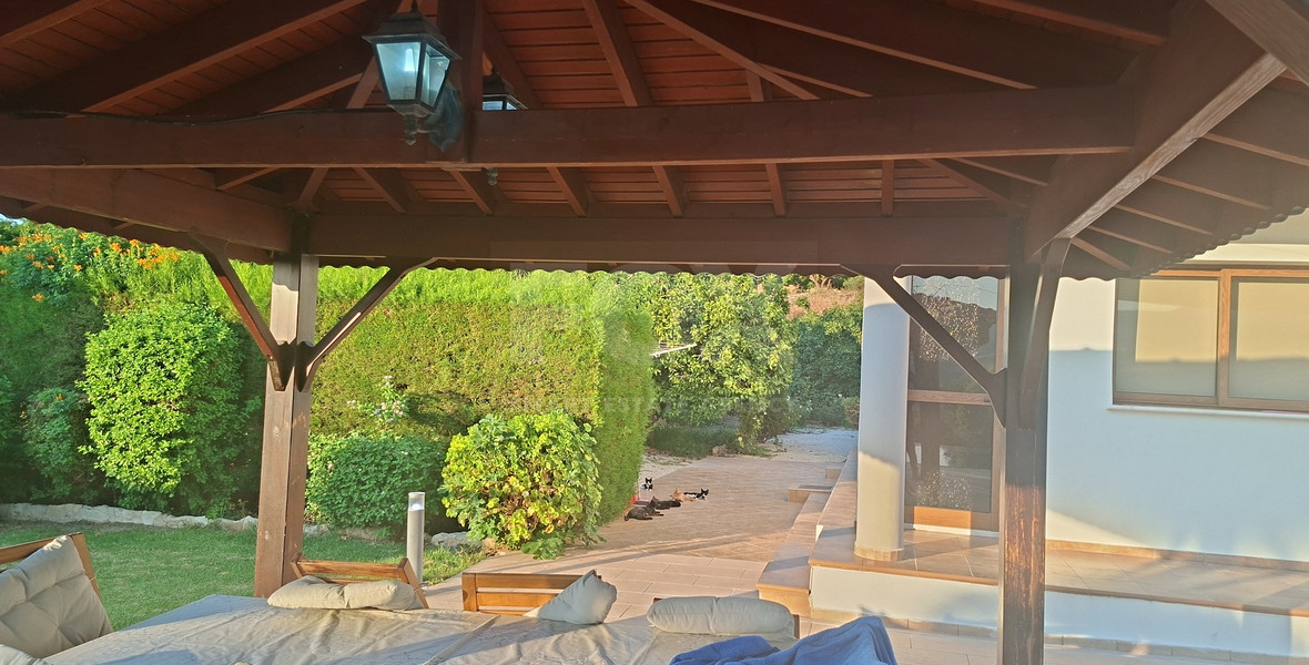 FOUR BEDROOM BUNGALOW HOUSE FOR RENT