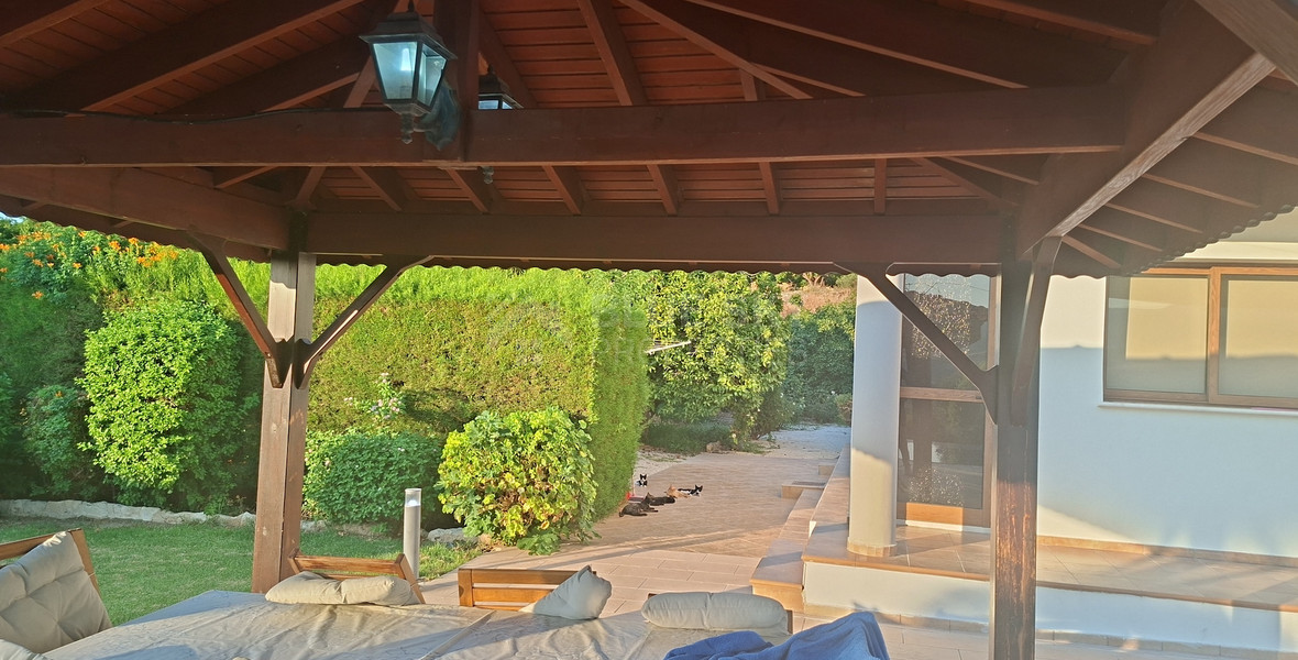 FOUR BEDROOM BUNGALOW HOUSE FOR RENT