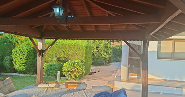 FOUR BEDROOM BUNGALOW HOUSE FOR RENT