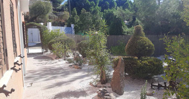 FOUR BEDROOM BUNGALOW HOUSE FOR RENT