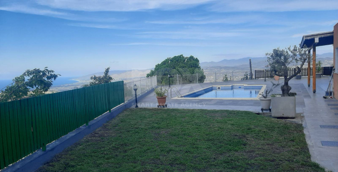 FOUR BEDROOM BUNGALOW HOUSE FOR RENT