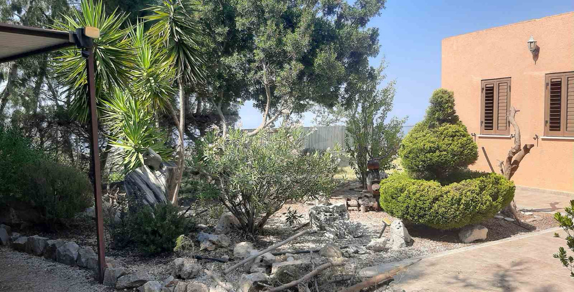 FOUR BEDROOM BUNGALOW HOUSE FOR RENT
