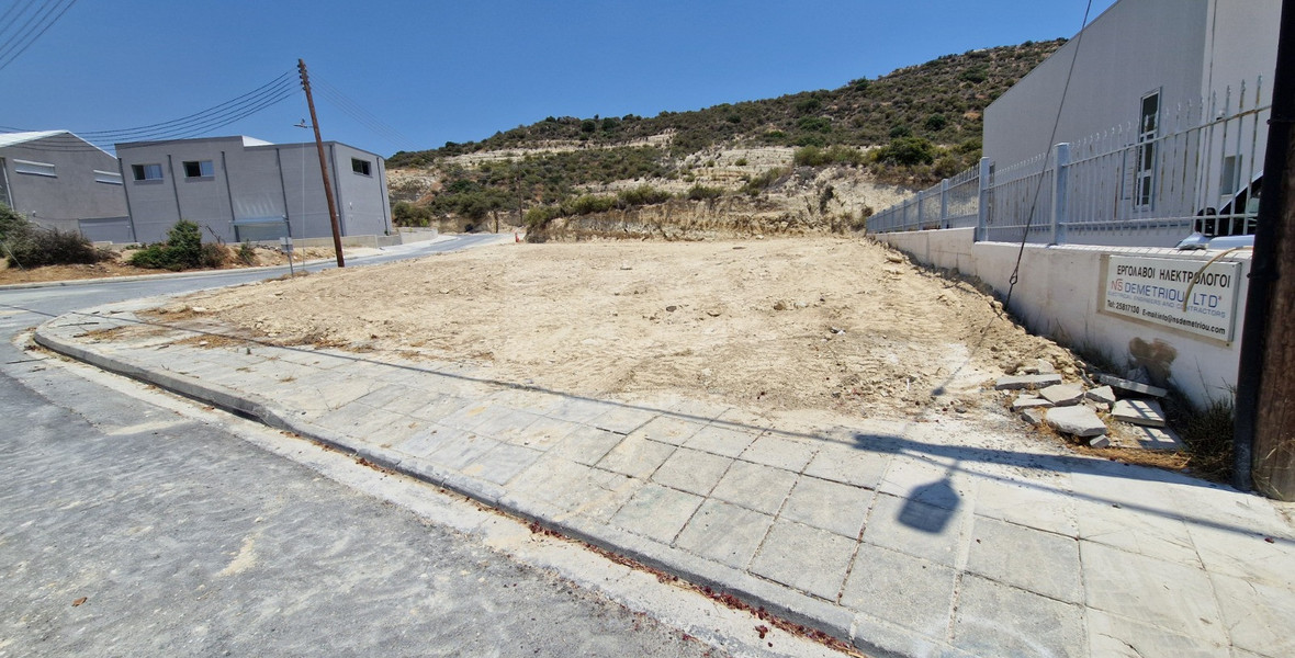 Prime 746 m² Industrial Plot for Rent in  Palodia