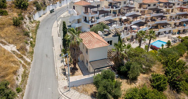 Two-Bedroom Detached House with Private Yard in Peyia, Paphos for sale