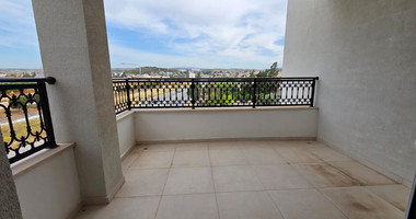 Two bedroom  furnished Top floor apartment in Kato Polemidia, Limassol