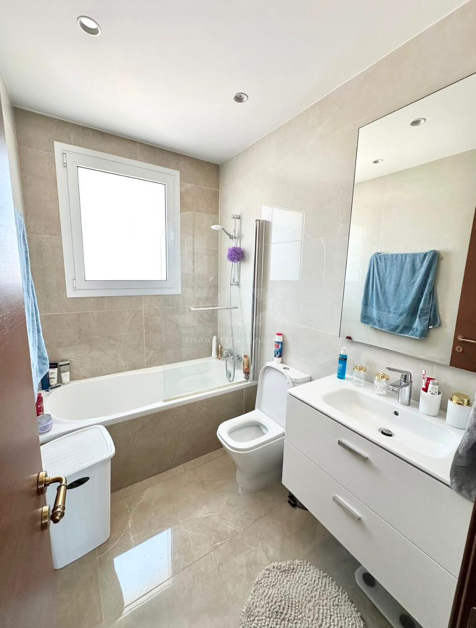 Two bedroom  furnished Top floor apartment in Kato Polemidia, Limassol