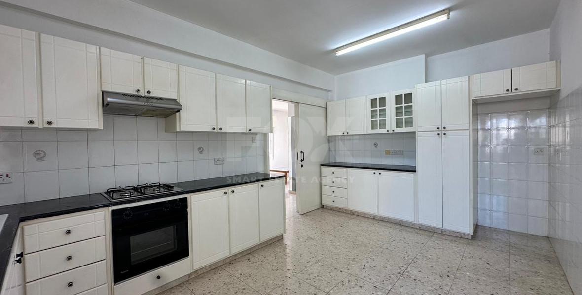 Three-Bedroom Apartment for Rent in Mesa Geitonia
