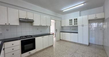 Three-Bedroom Apartment for Rent in Mesa Geitonia