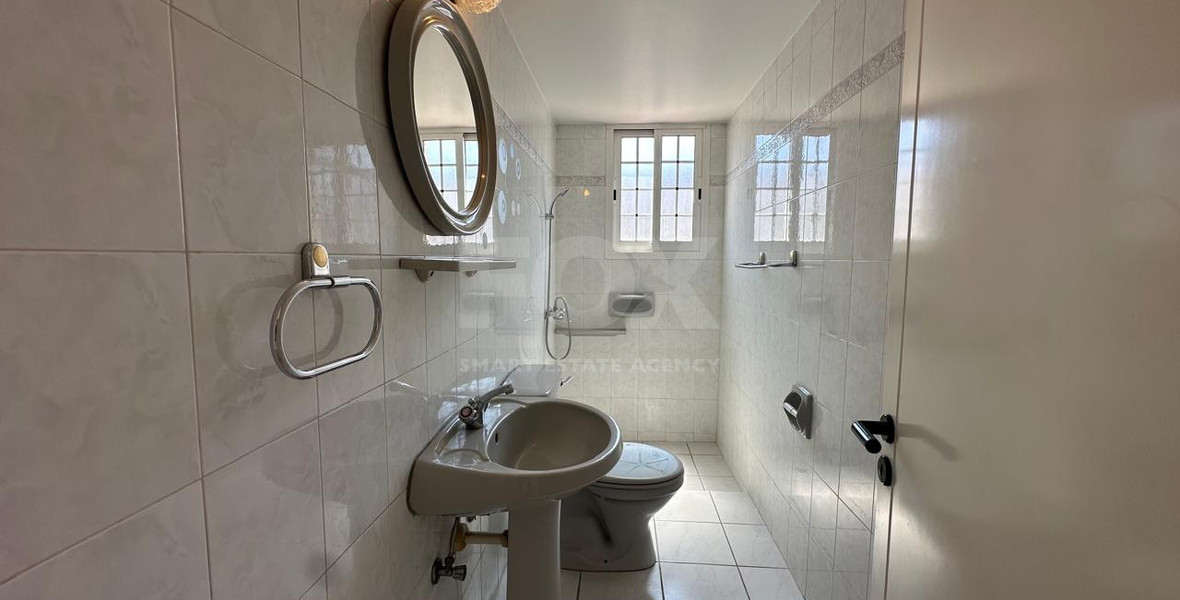 Three-Bedroom Apartment for Rent in Mesa Geitonia