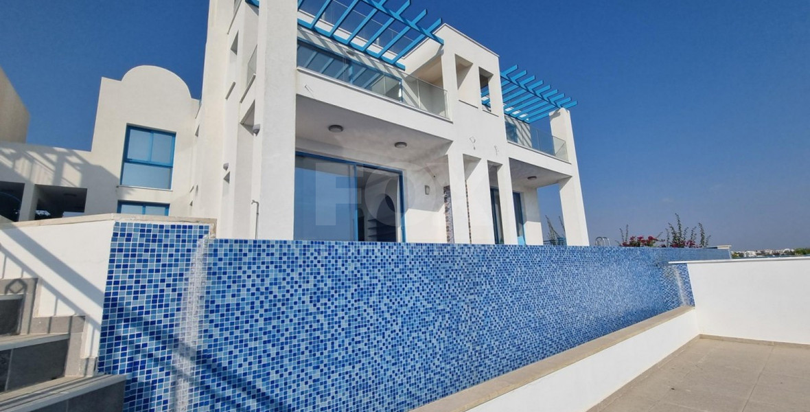 Luxury Four-Bedroom Semi-Detached Villa with Panoramic Sea Views, in Chloraka for sale