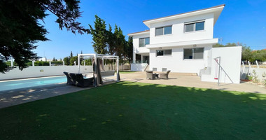 Luxury Five Bedroom Detached Villa with Private Pool for Rent in Germasogeia