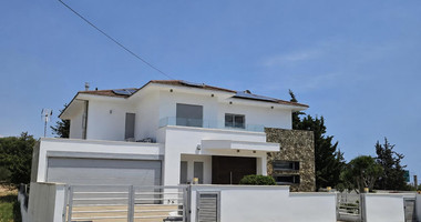 Luxury Five Bedroom Detached Villa with Private Pool for Rent in Germasogeia