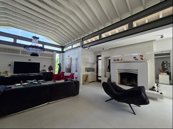Luxury Fully Renovated House for Rent in the Town Centre