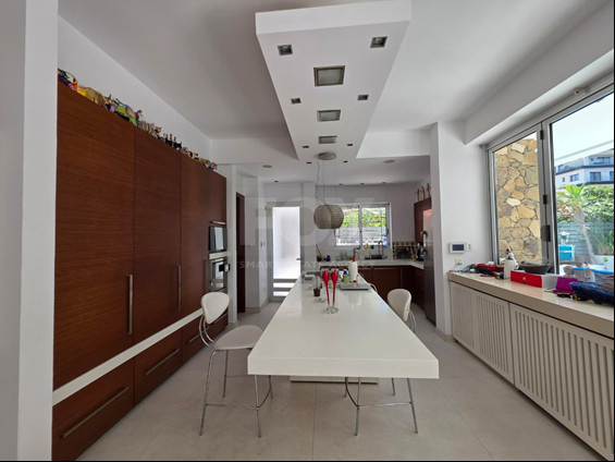 Luxury Fully Renovated House for Rent in the Town Centre