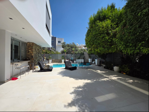 Luxury Fully Renovated House for Rent in the Town Centre
