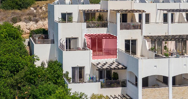 One-Bedroom Apartment for Sale in Peyia, Paphos | Communal Pool