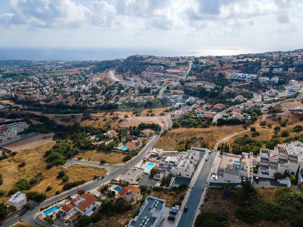 One-Bedroom Apartment for Sale in Peyia, Paphos | Communal Pool