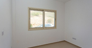 One-Bedroom Apartment for Sale in Peyia, Paphos | Communal Pool