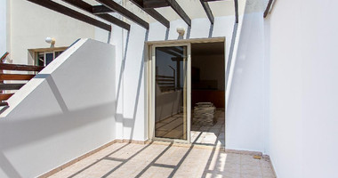 One-Bedroom Apartment for Sale in Peyia, Paphos | Communal Pool