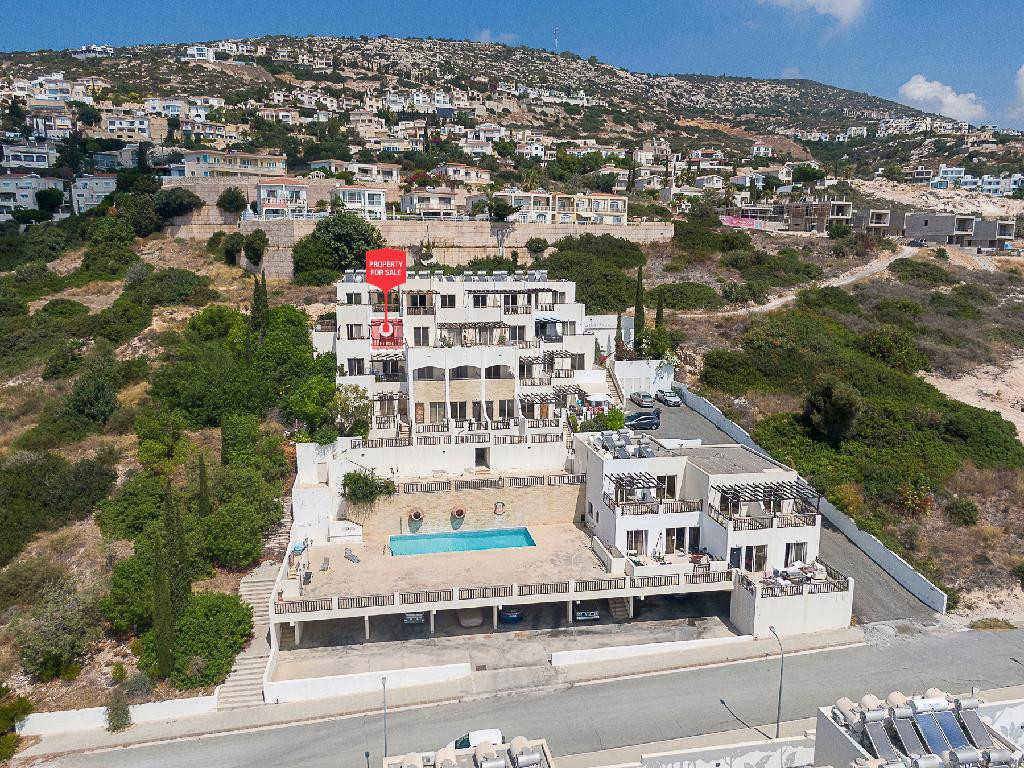 One-Bedroom Apartment for Sale in Peyia, Paphos | Communal Pool