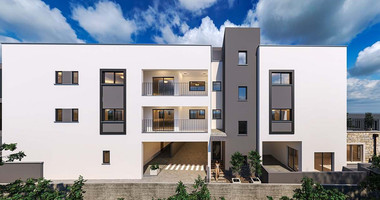 1-Bedroom Apartment with Spacious Outdoor Areas in Kato Polemidia