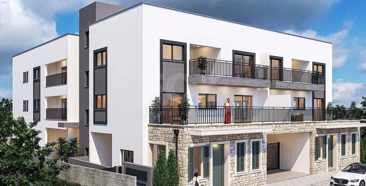 Spacious 3-Bedroom Ground-Floor Residence with Large Outdoor Area