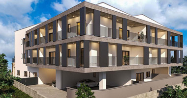 Spacious 3-Bedroom Ground-Floor Residence with Large Outdoor Area