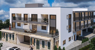 Spacious Ground-Floor 2-Bedroom Apartment with Exceptional Outdoor Space
