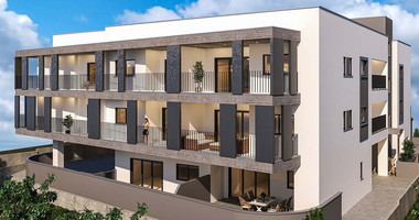 Spacious Ground-Floor 2-Bedroom Apartment with Exceptional Outdoor Space