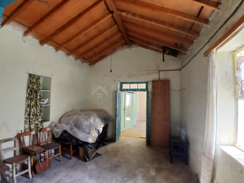 For Sale House with 3 Bedrooms and Country View in Agros