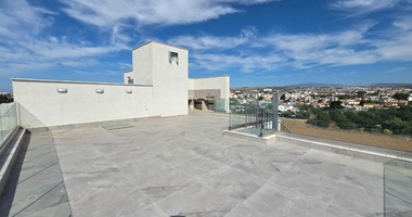 Brand new Two bedroom penthouse with Roof Garden for rent in Kato Polemidia