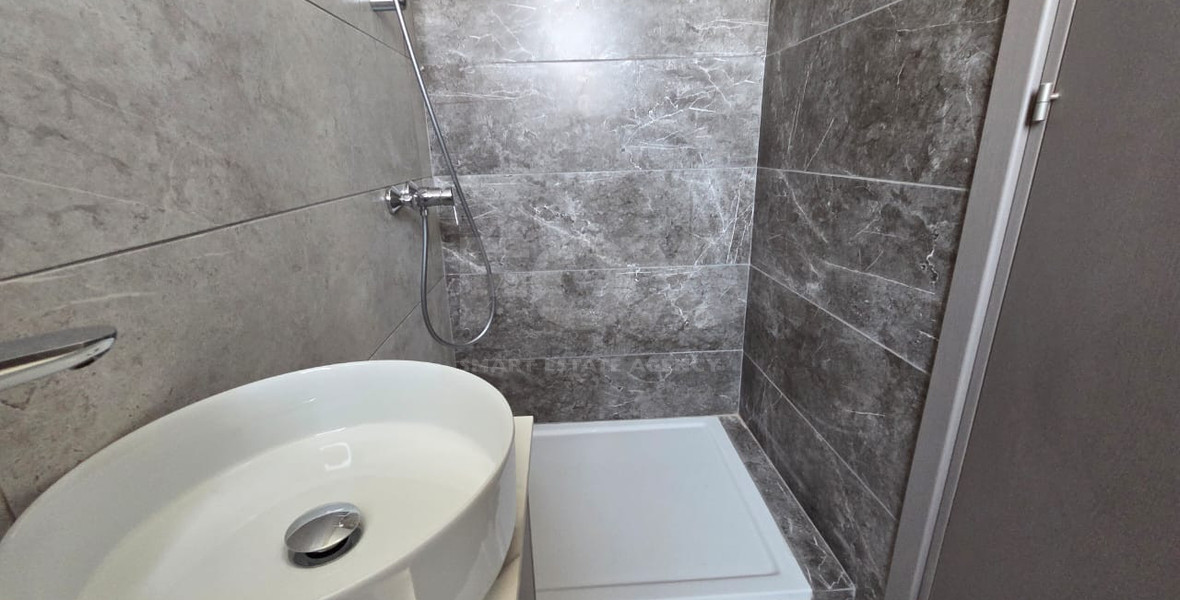 Brand new Two bedroom penthouse with Roof Garden for rent in Kato Polemidia