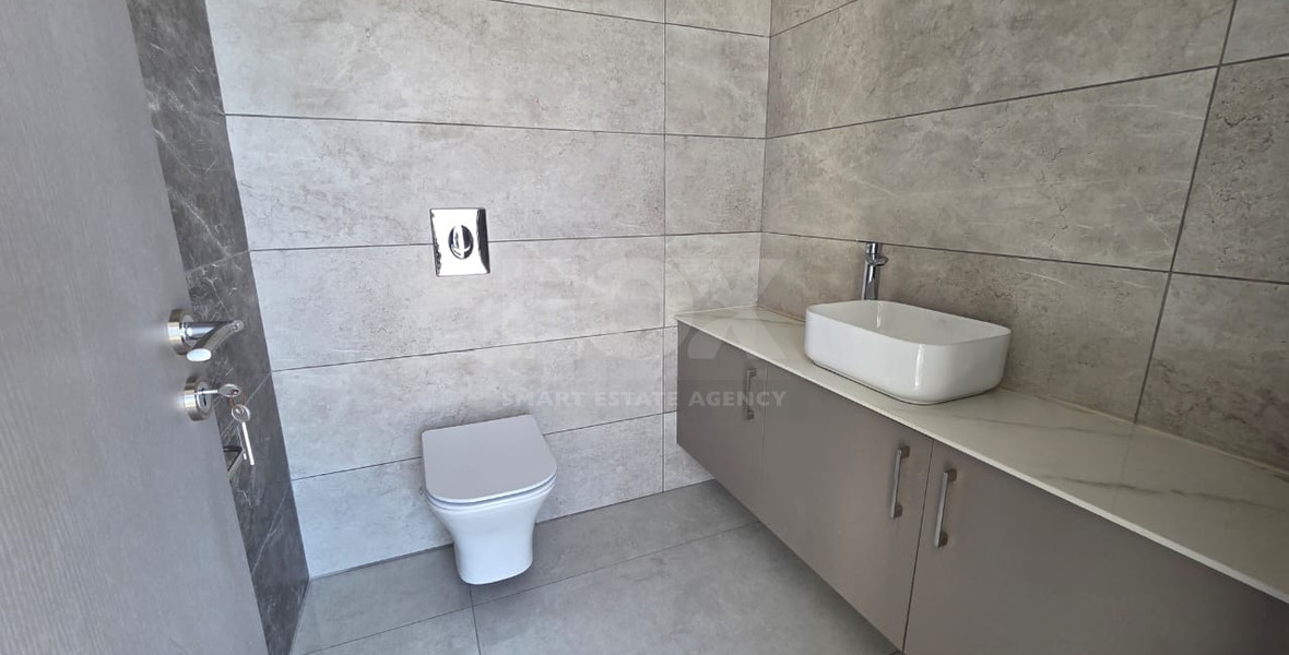 Brand new Two bedroom penthouse with Roof Garden for rent in Kato Polemidia