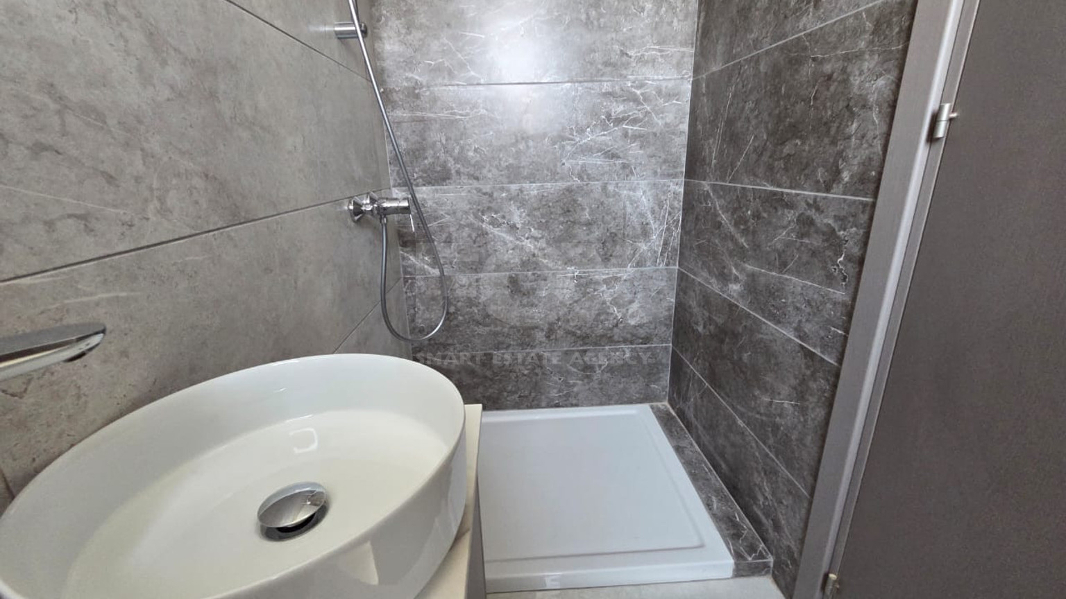 Brand new Two bedroom penthouse with Roof Garden for rent in Kato Polemidia