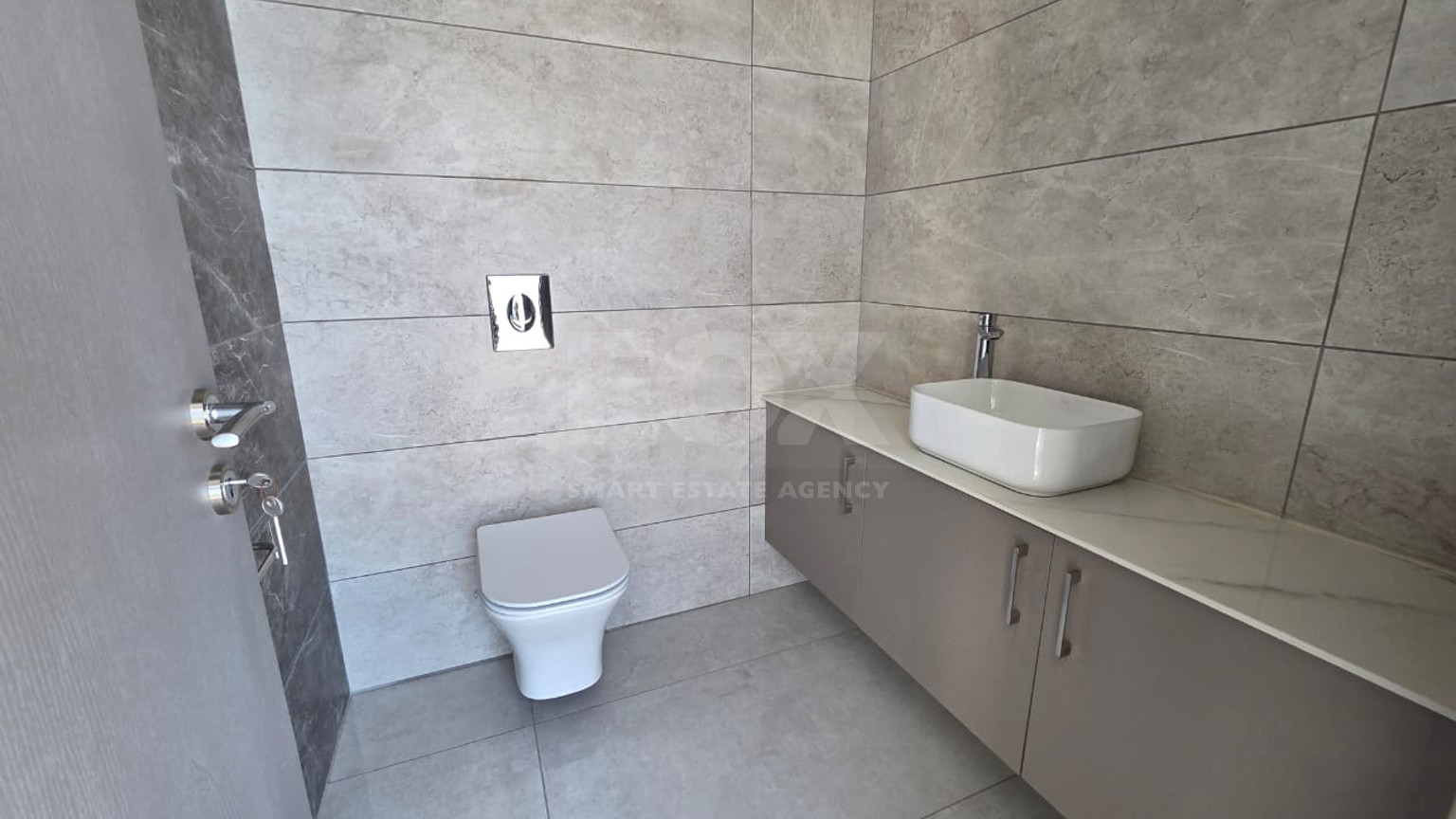 Brand new Two bedroom penthouse with Roof Garden for rent in Kato Polemidia