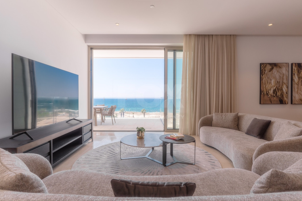 Three bedroom luxury apartment  in Kato Paphos for sale