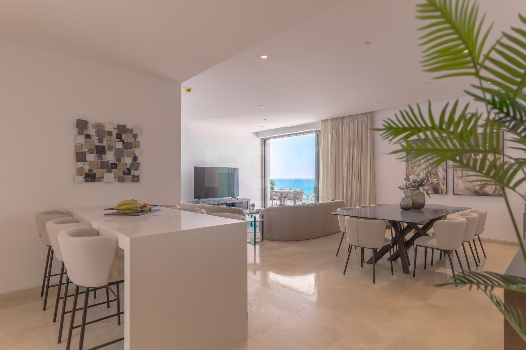 Three bedroom luxury apartment  in Kato Paphos for sale