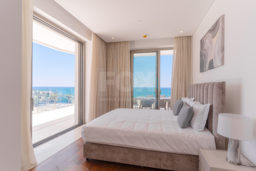 Three bedroom luxury apartment  in Kato Paphos for sale